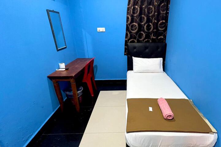 Room 4 of 14