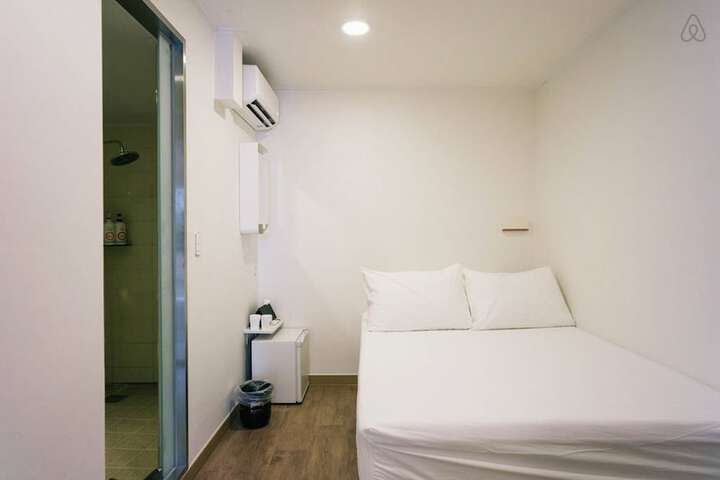 Room 18 of 43