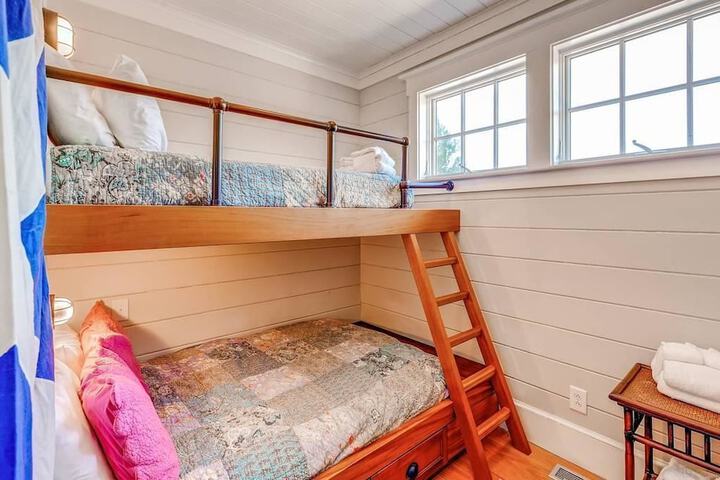 Room 7 of 17