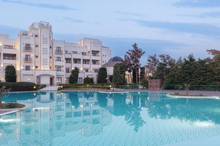 Pool 44 of 140