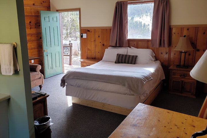 Room 2 of 6