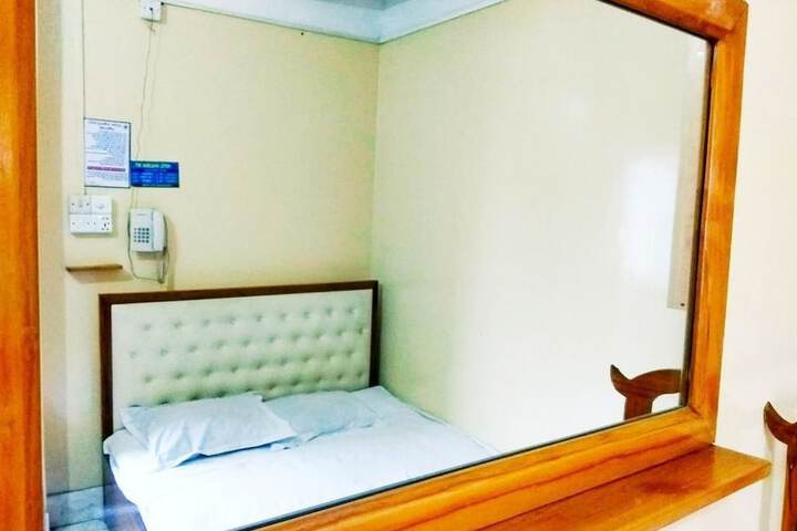 Room 4 of 11