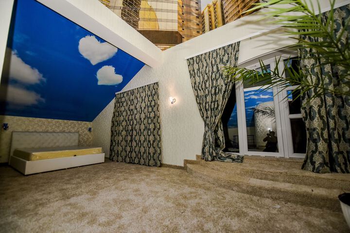 Room 5 of 18