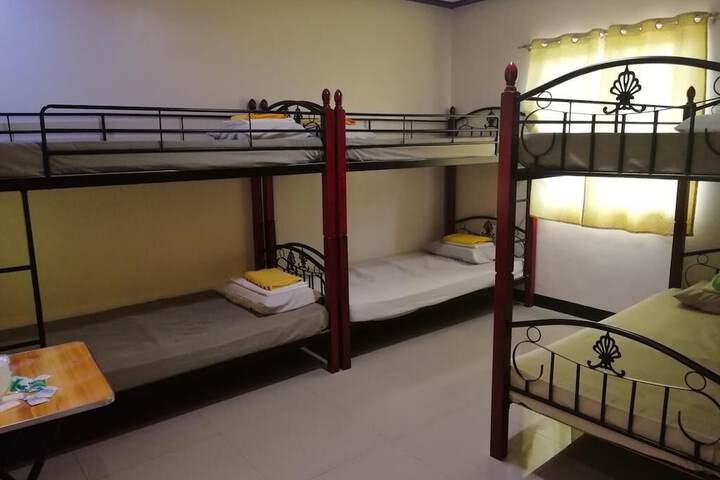 Room 5 of 11