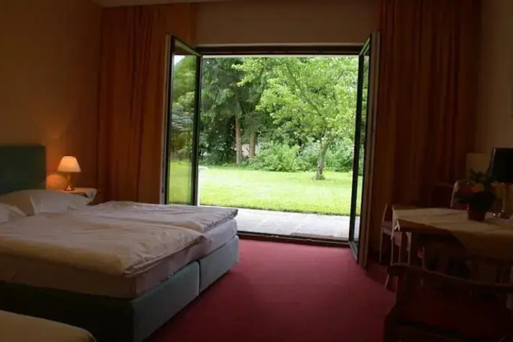 Room 15 of 22