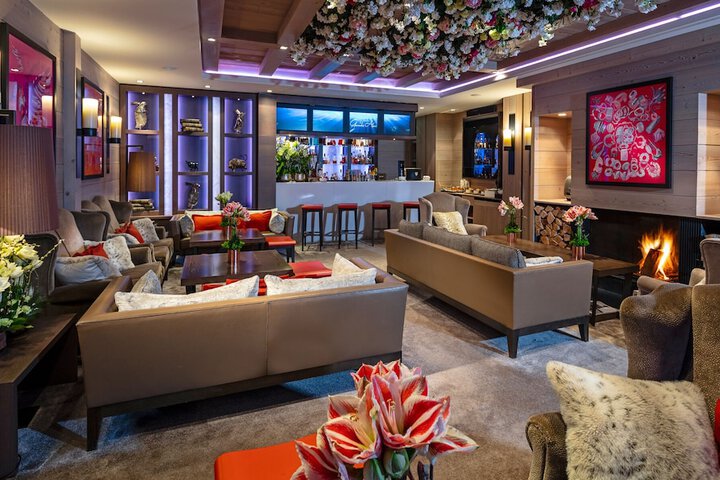 Lounge 172 of 186