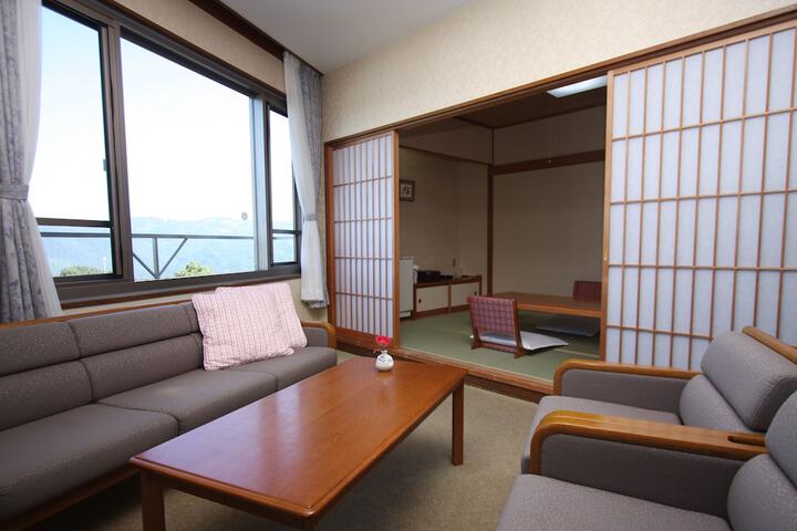 Room 6 of 44