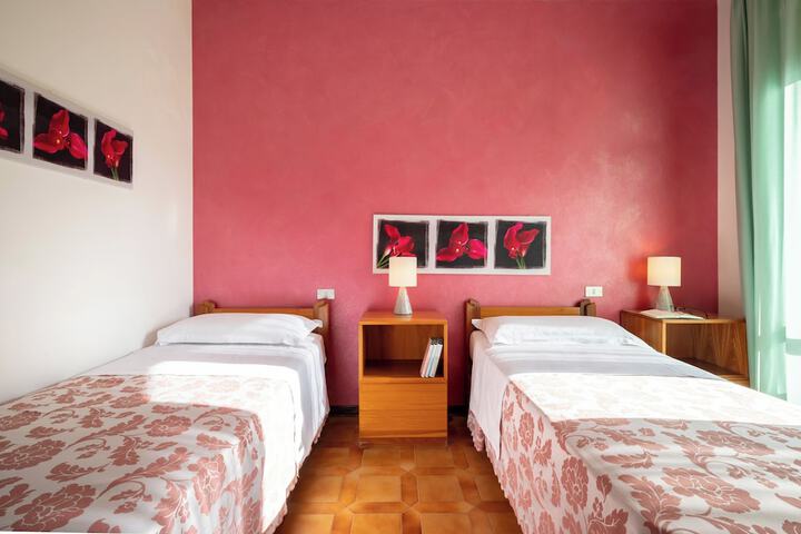 Room 5 of 78