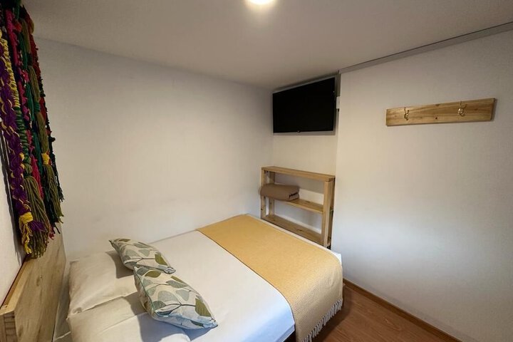 Room 4 of 8