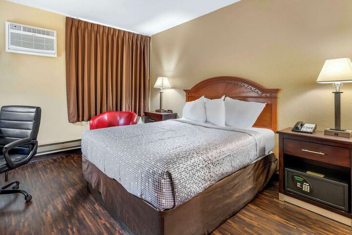Double Bed Accessible (9 of 19)
