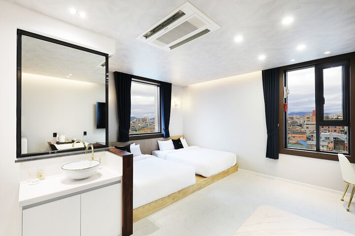 Room 47 of 61