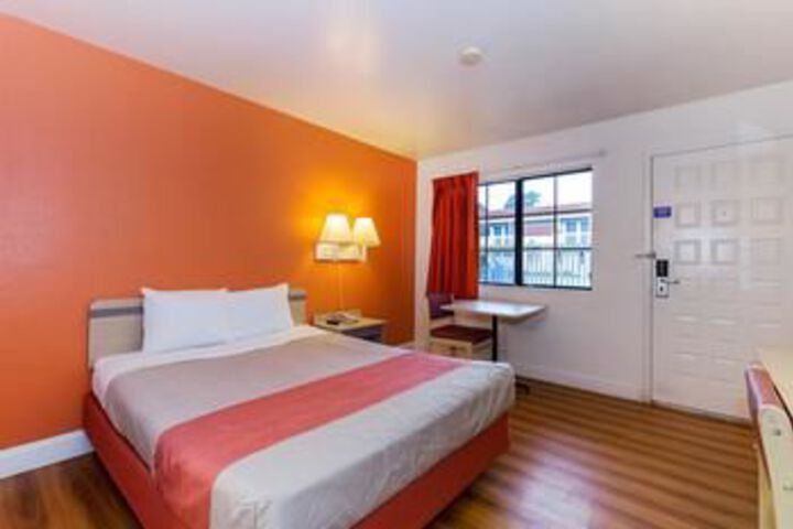 Room 30 of 42