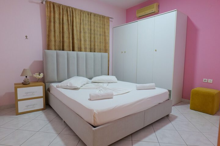 Room 28 of 62
