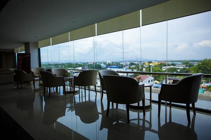 Ballroom/Hall 129 of 143
