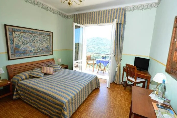 Room 3 of 18