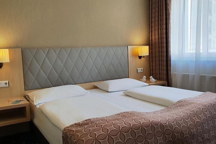Room 16 of 70