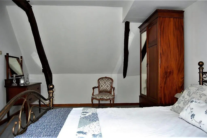 Room 3 of 8