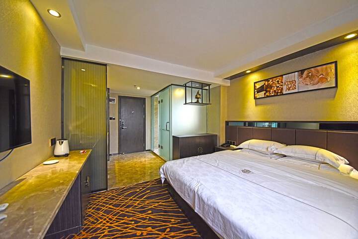 Room 14 of 53