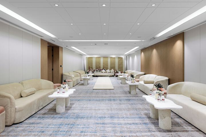 Business Center 77 of 80