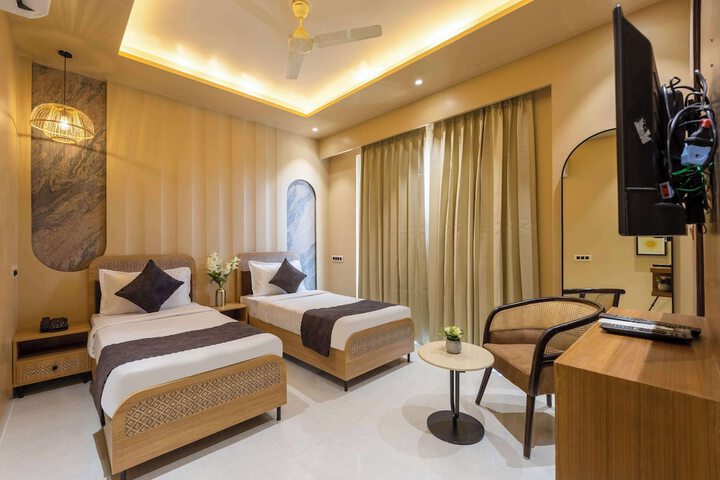 Room 32 of 67