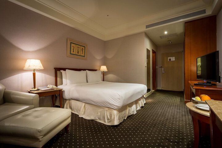 Room 11 of 21