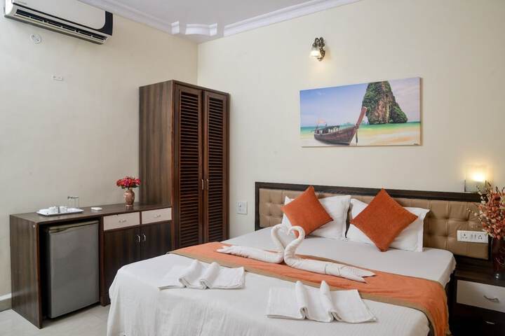 Room 3 of 12