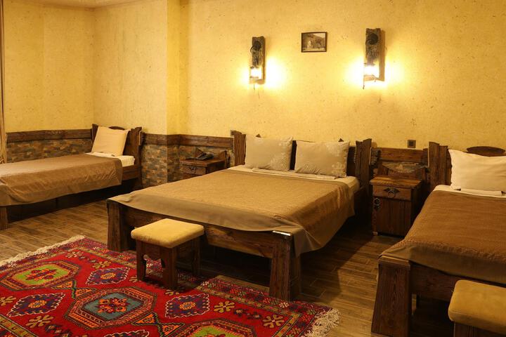 Room 4 of 28