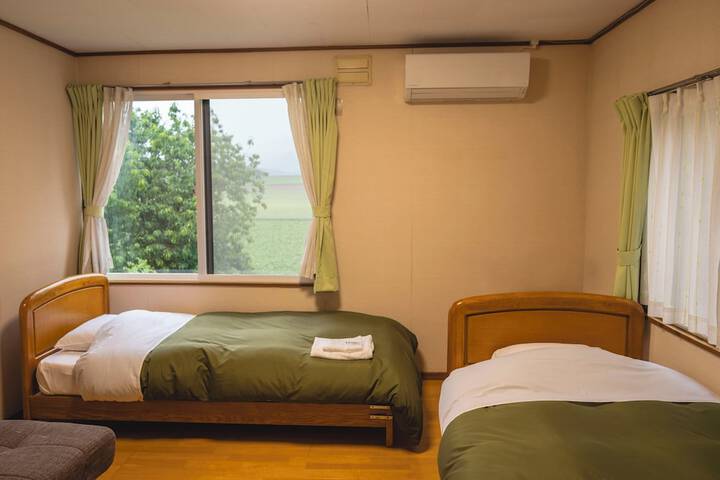 Room 3 of 75