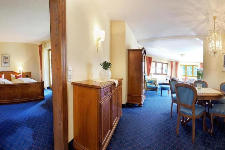 Room 3 of 43