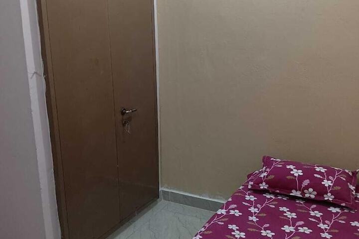 Room 10 of 24