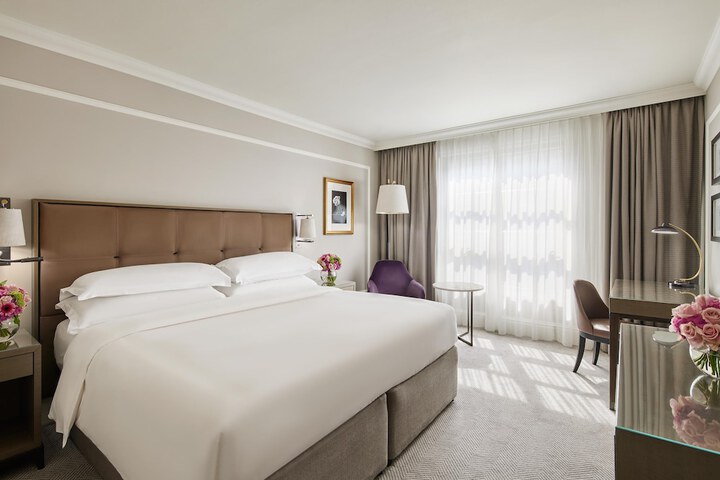 Room 100 of 178