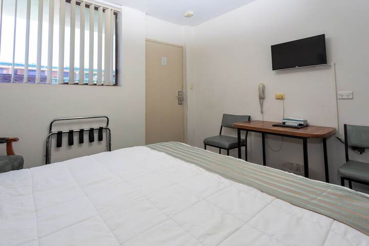 Room 35 of 65