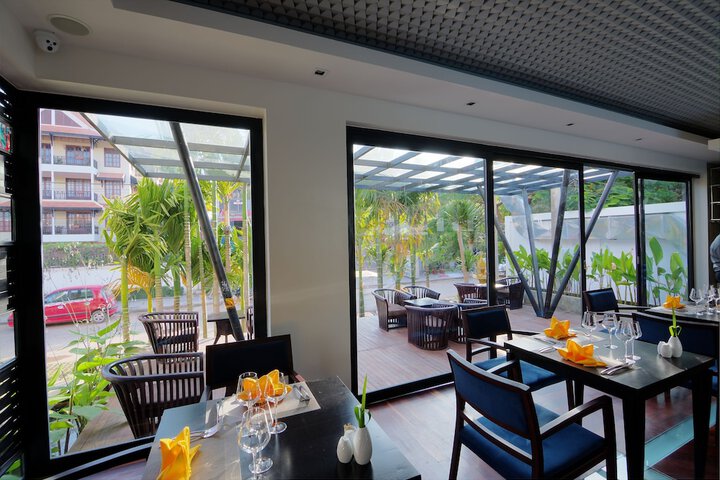 Lounge 164 of 169