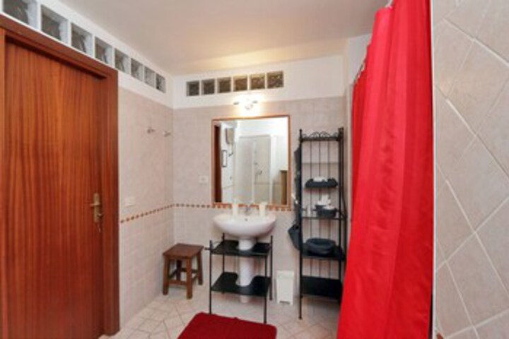 Room 41 of 166