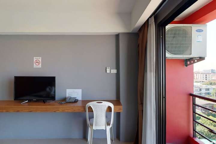 Room 80 of 181