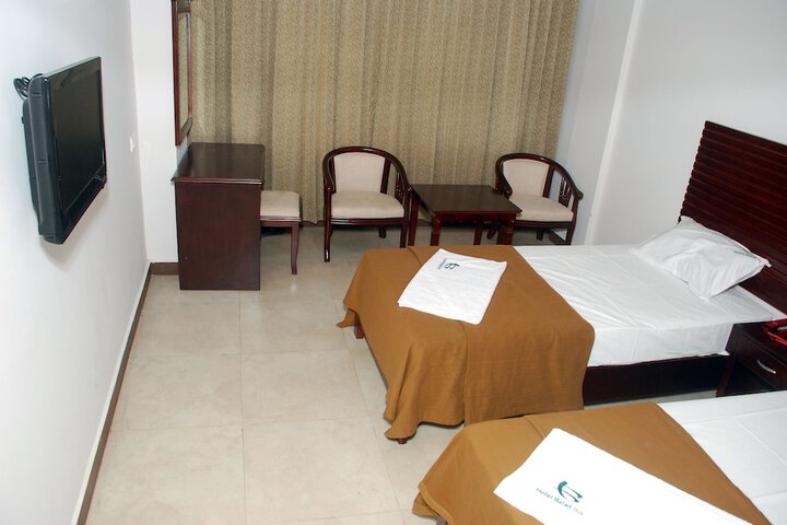 Room 7 of 16