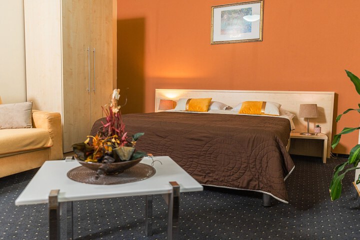 Room 33 of 60