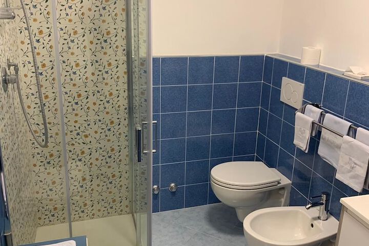 Room 33 of 47