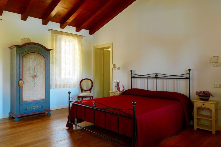Room 9 of 52