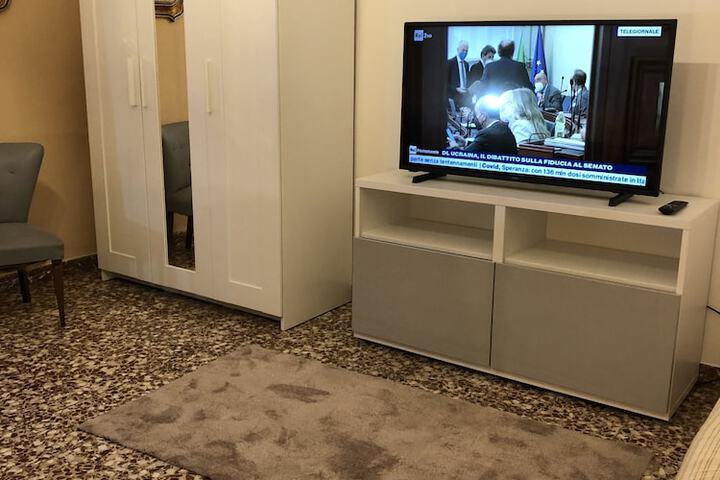 Room 6 of 43