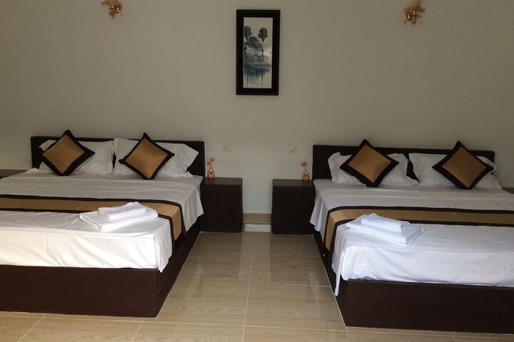 Room 5 of 33