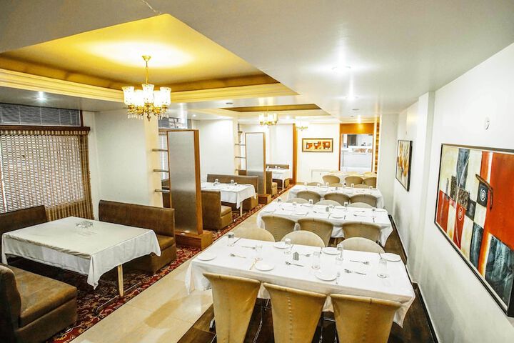Dining 82 of 90