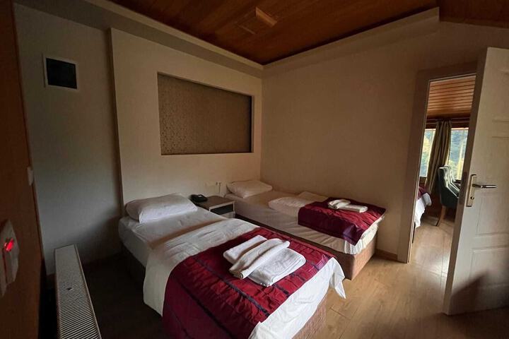 Room 10 of 31