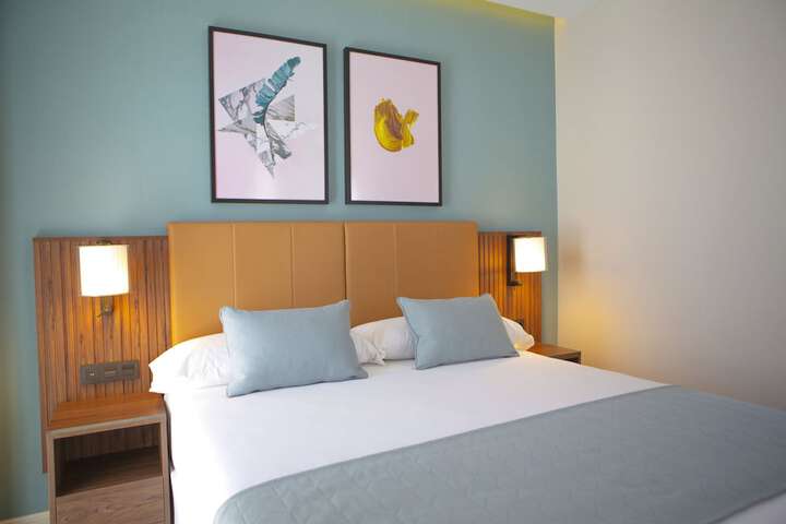 Room 44 of 202
