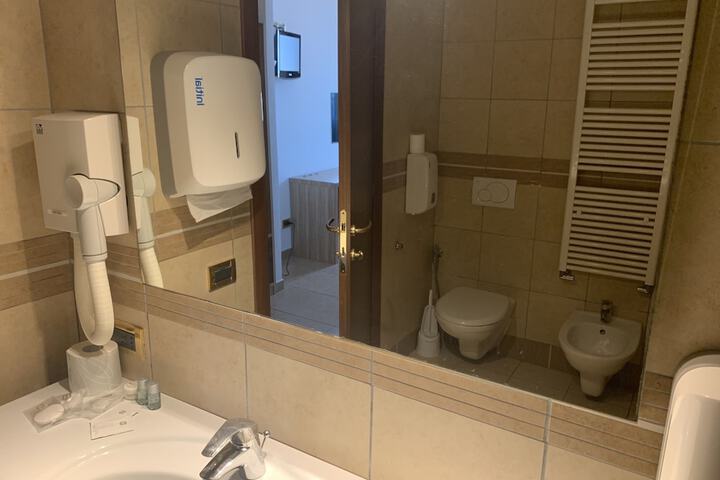 Room 11 of 14