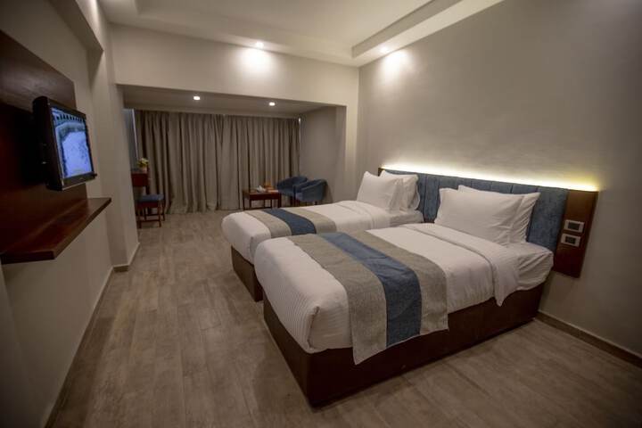 Room 13 of 27