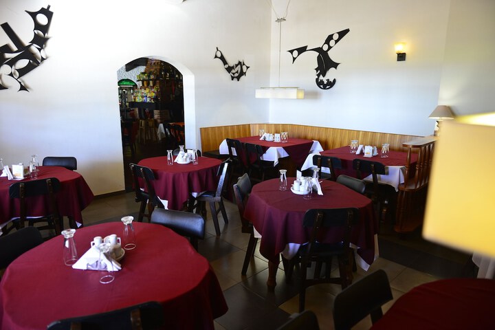 Dining 49 of 54