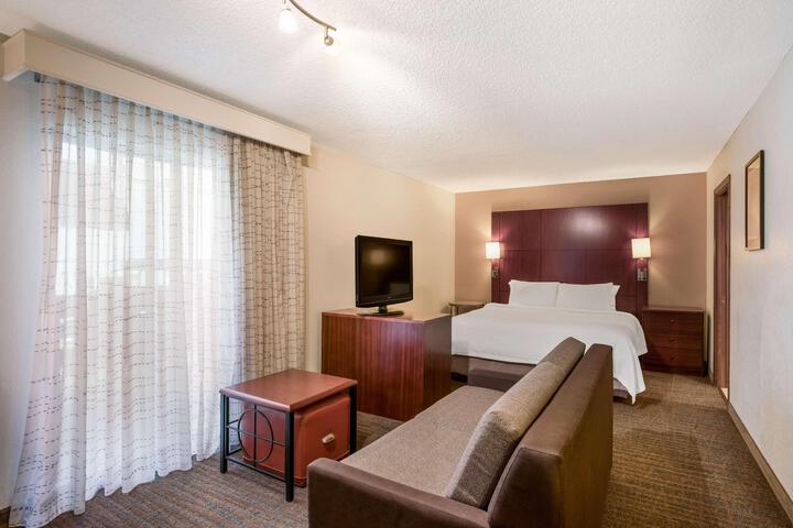 Accessible Suite King Bed Mobility Accessible Bathtb Sofa Bed Fullkt Full Breakfast (39 of 41)
