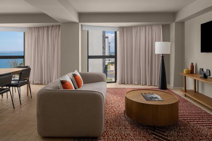 Room 35 of 104