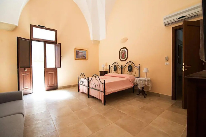 Room 3 of 20
